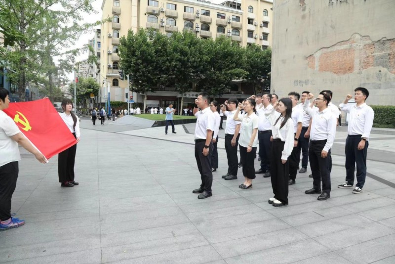 中建八局装饰公司园林分公司党总支开展“忠诚担当 团结奋斗”七一主题党日活动