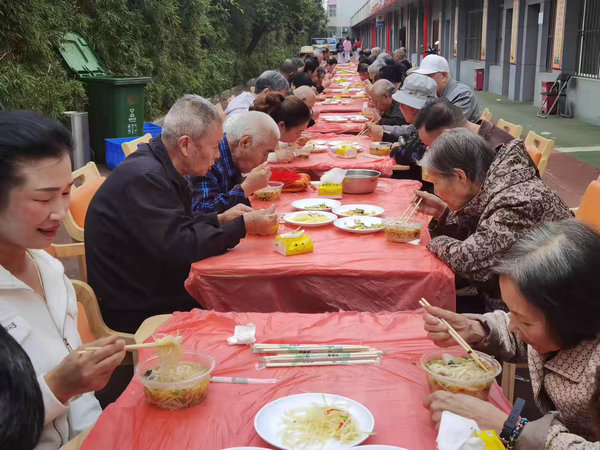 “九九重阳节，浓浓敬老情”和兴园社区养老服务站揭牌暨第三届敬老爱亲文化月表彰大会